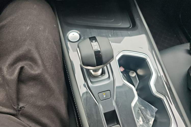 Used CHANGAN CS75 2026 Model PRO 1.5T DCT Comfort 5-Seater Gear Lever