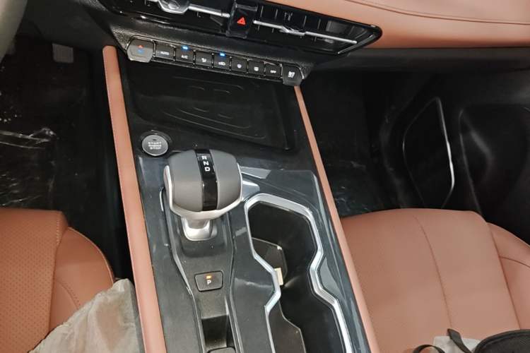 Used CHANGAN CS75 2026 Model PRO 1.5T DCT Prestige 7-Seater Gear Lever