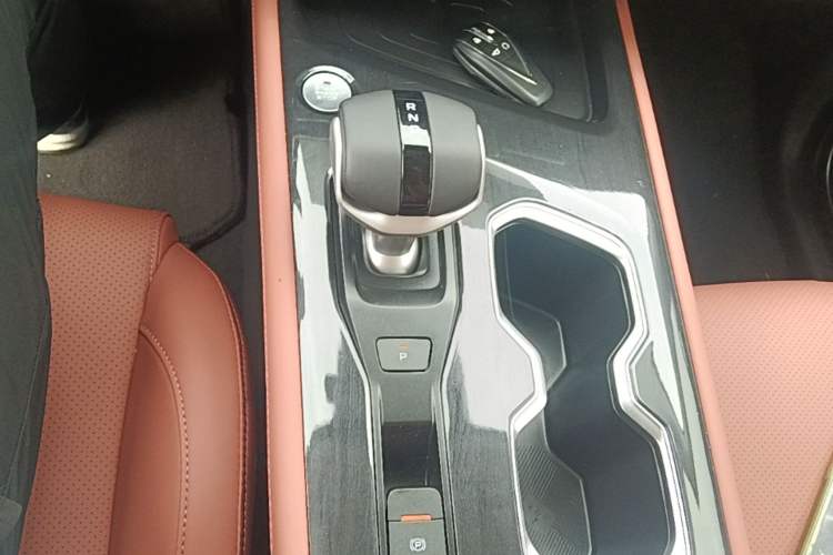 Used CHANGAN CS75 2026 Model PRO 1.5T DCT Prestige 7-Seater Gear Lever