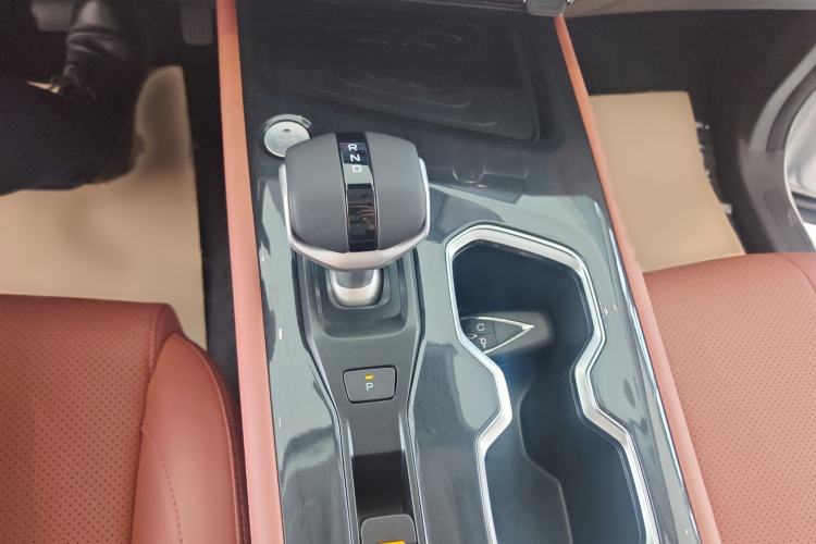 Used CHANGAN CS75 2026 Model PRO 1.5T DCT Prestige 7-Seater Gear Lever