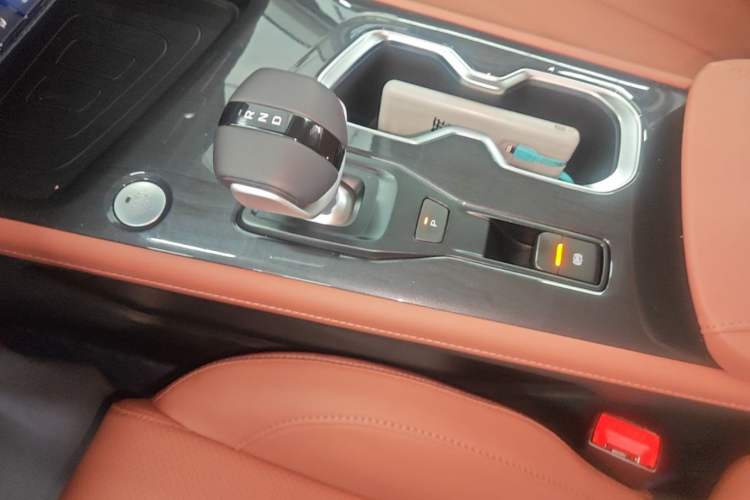 Used CHANGAN CS75 2026 Model PRO 1.5T DCT Prestige 7-Seater Gear Lever