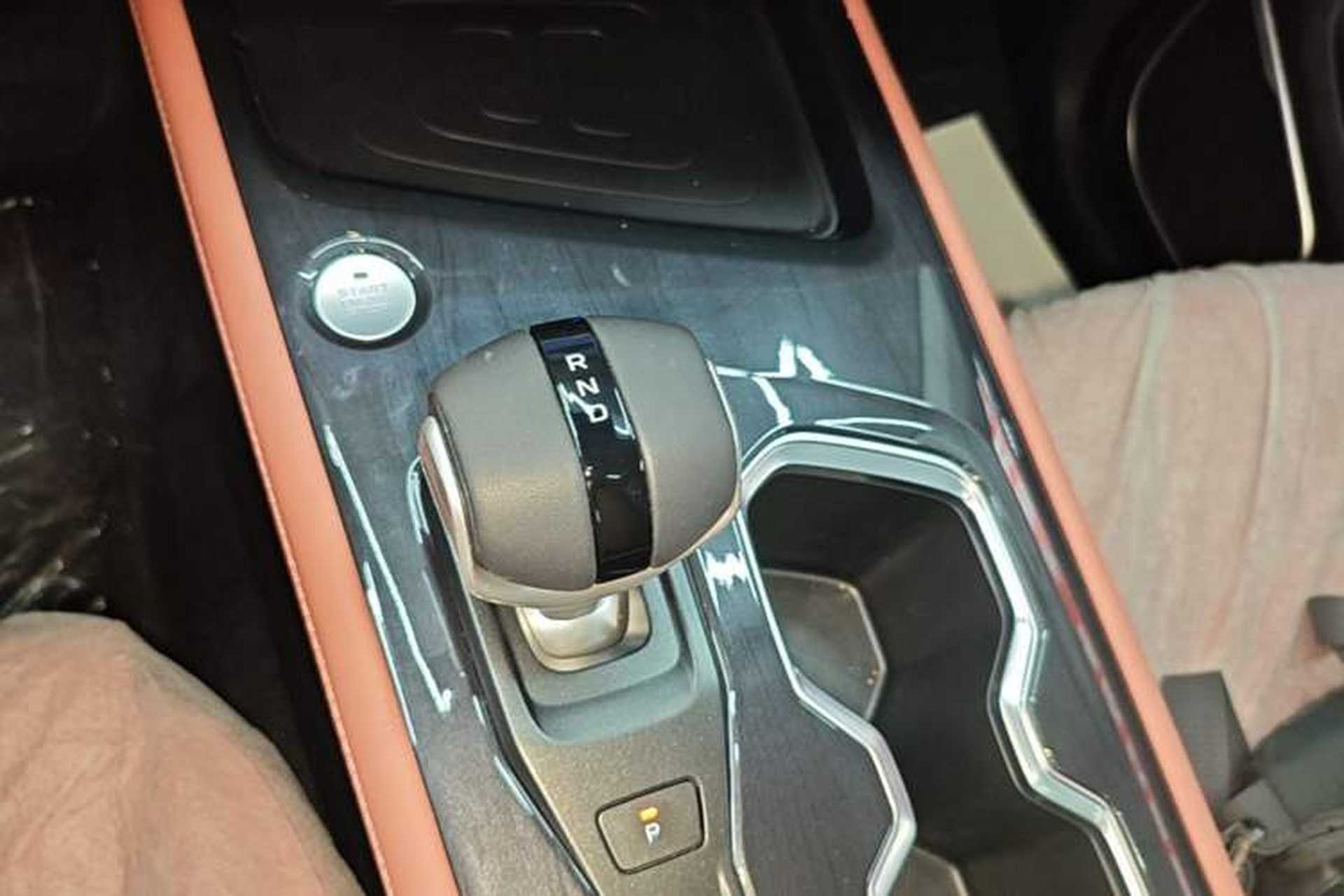 Used CHANGAN CS75 2026 Model PRO 1.5T DCT Prestige 7-Seater Gear Lever