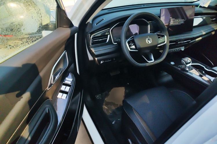 Used CHANGAN CS75 2026 Model PRO 1.5T DCT Prestige 7-Seater Interior 3