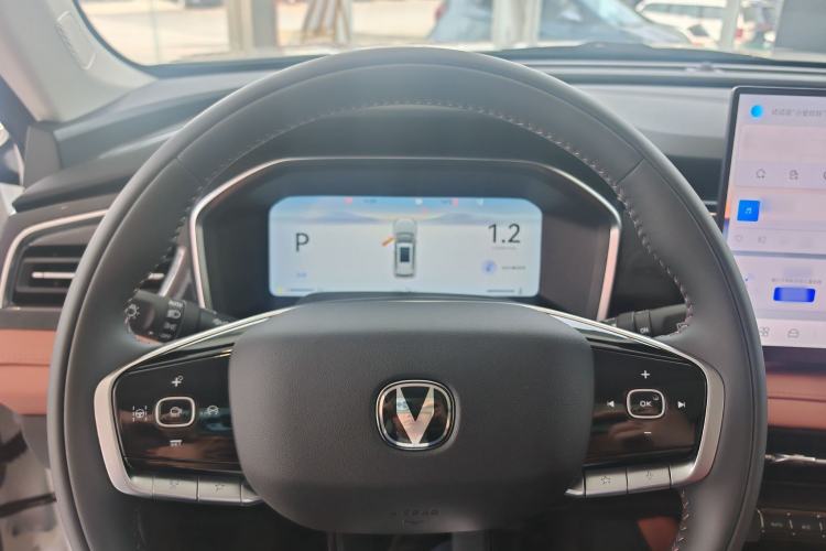 Used CHANGAN CS75 2026 Model PRO 1.5T DCT Prestige 7-Seater Interior 4