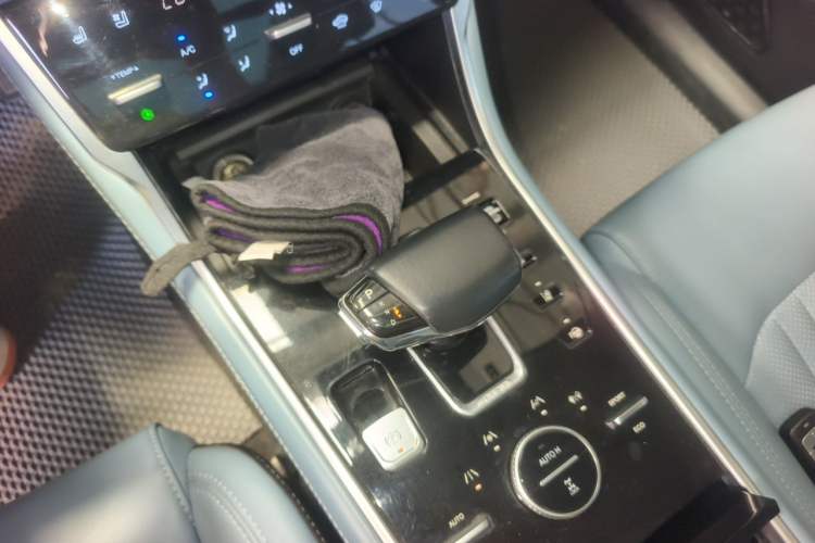 Used CHANGAN CS75 New Energy 2018 1.5T PHEV Navigation Model Gear Lever