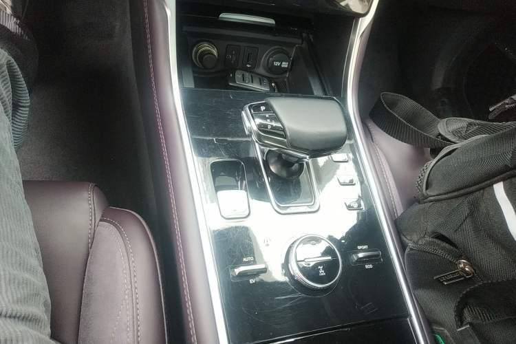 Used CHANGAN CS75 New Energy 2018 1.5T PHEV Navigation Model Gear Lever
