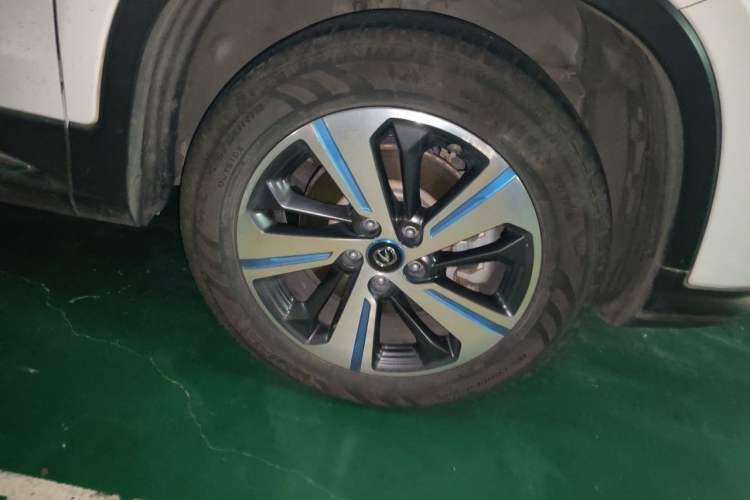 Used CHANGAN CS75 New Energy 2018 1.5T PHEV Navigation Model Right Front Wheel Hub