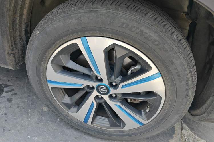Used CHANGAN CS75 New Energy 2018 1.5T PHEV Navigation Model Right Front Wheel Hub