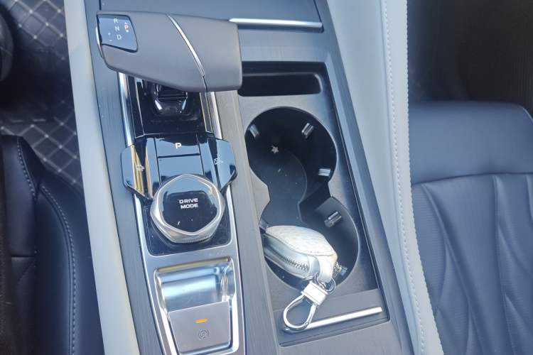 Used CHANGAN CS75 PLUS 2024 3rd Generation Champion Edition 1.5T Intelligent Drive Dynamic Model Gear Lever