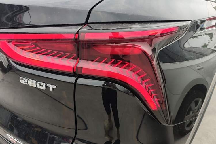 Used CHANGAN CS75 PLUS 2020 1.5T Automatic Luxury Version Right Rear Taillight