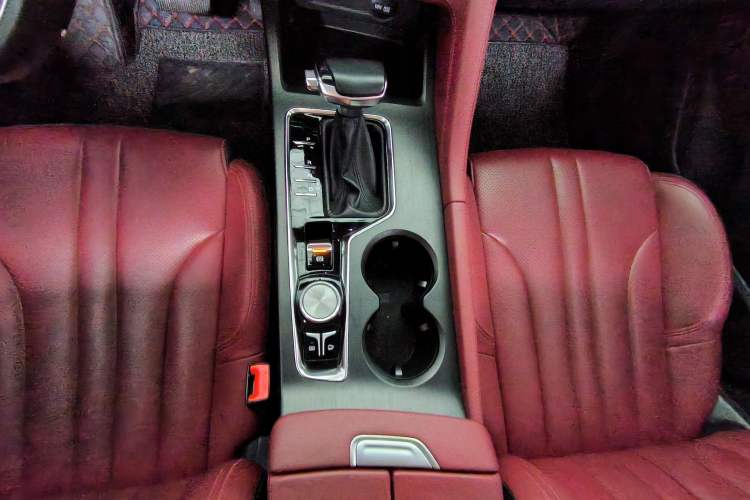 Used CHANGAN CS75 PLUS 2020 1.5T Automatic Luxury Version Interior 4