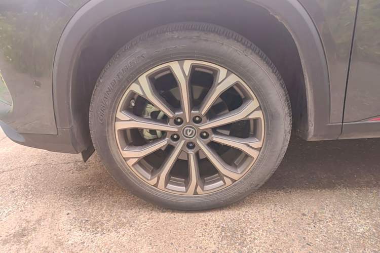 Used CHANGAN CS75 PLUS 2020 2.0T Automatic Flagship Edition Left Front Wheel Hub
