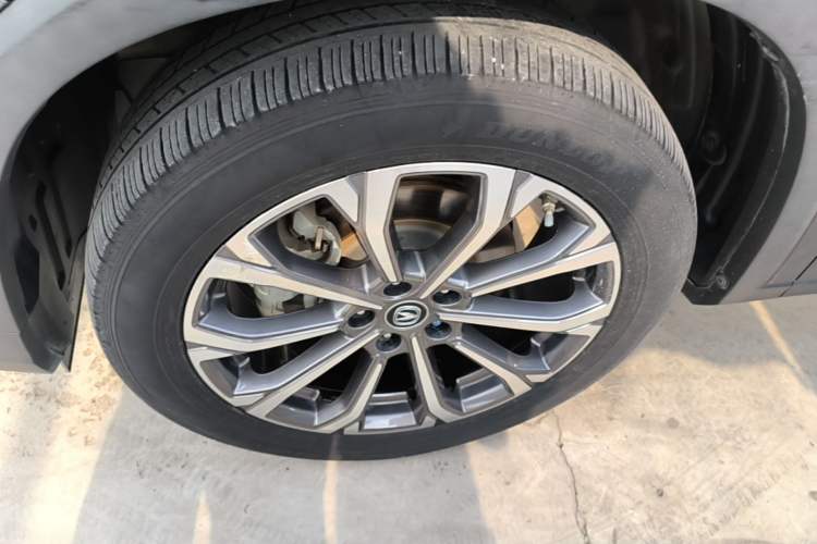 Used CHANGAN CS75 PLUS 2020 2.0T Automatic Pilot Version Left Front Wheel Hub