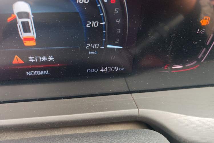 Used CHANGAN CS75 PLUS 2020 1.5T Automatic Luxury Version Odometer Close Up