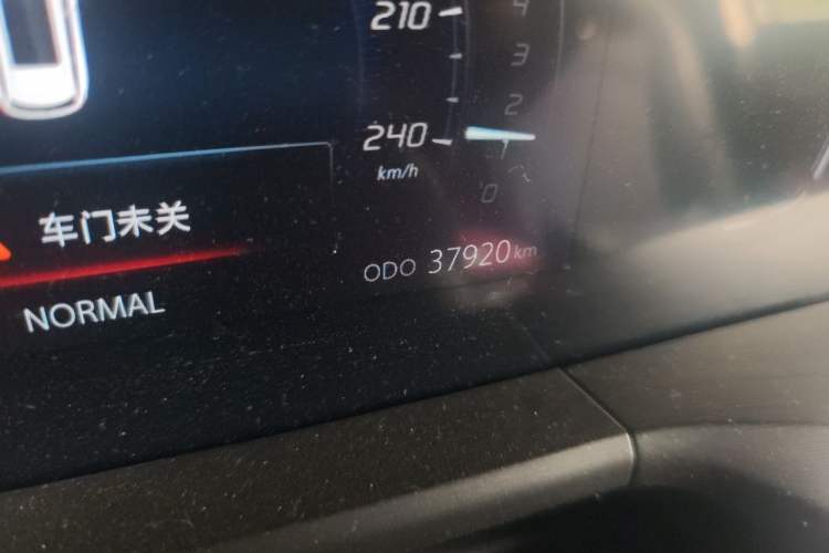Used CHANGAN CS75 PLUS 2020 1.5T Automatic Luxury Version Odometer Close Up