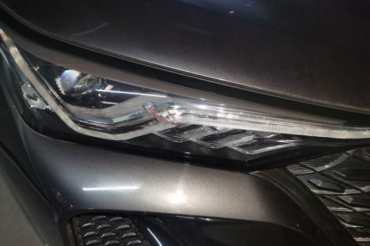 Used CHANGAN CS75 PLUS 2020 1.5T Automatic Luxury Version Right Front Headlight