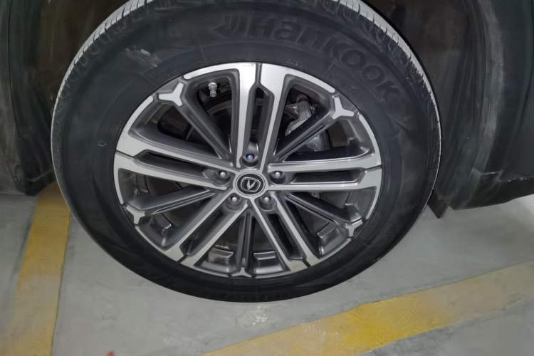 Used CHANGAN CS75 PLUS 2020 1.5T Automatic Luxury Version Right Front Wheel Hub
