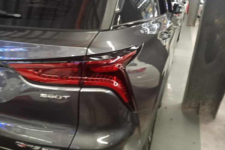 Used CHANGAN CS75 PLUS 2020 1.5T Automatic Luxury Version Right Rear Taillight