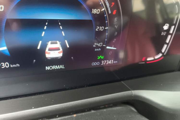 Used CHANGAN CS75 PLUS 2020 2.0T Automatic Pilot Version Odometer Close Up