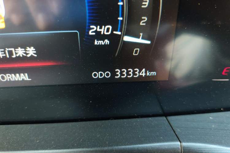 Used CHANGAN CS75 PLUS 2020 1.5T Automatic Luxury Version Odometer Close Up