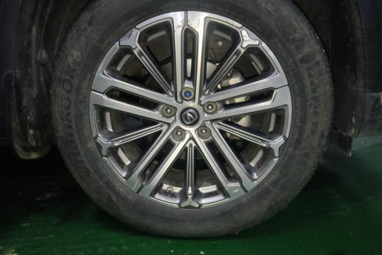 Used CHANGAN CS75 PLUS 2020 1.5T Automatic Luxury Version Right Front Wheel Hub
