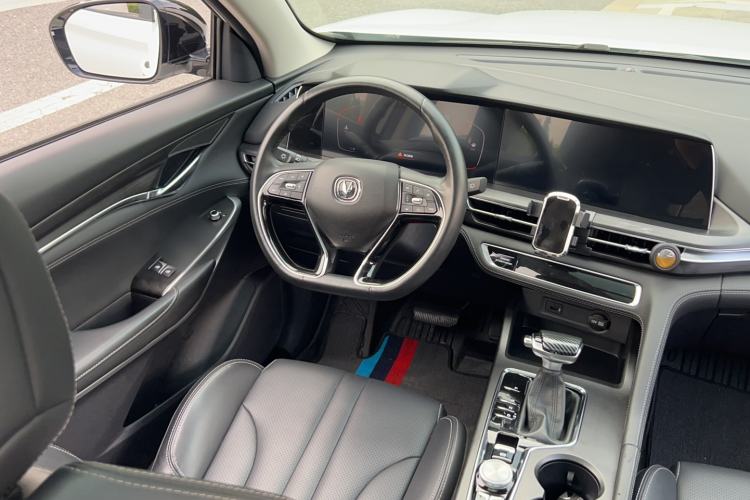 Used CHANGAN CS75 PLUS 2020 1.5T Automatic Luxury Version Interior 2