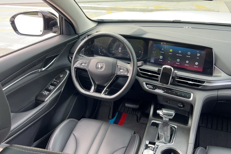 Used CHANGAN CS75 PLUS 2020 1.5T Automatic Luxury Version Interior 2