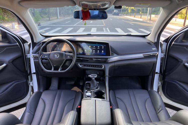 Used CHANGAN CS75 PLUS 2020 1.5T Automatic Prestige Edition Interior 3