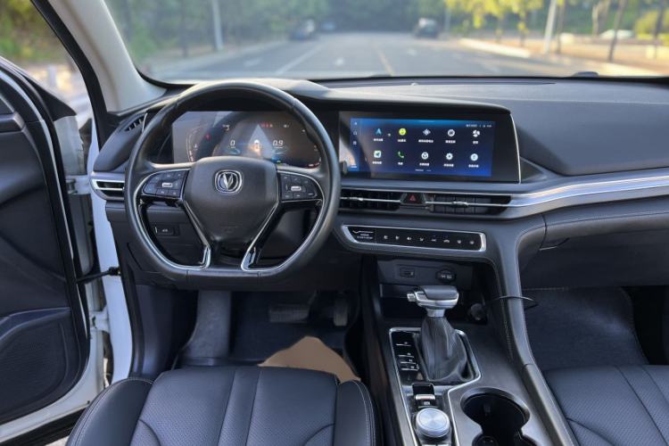 Used CHANGAN CS75 PLUS 2020 1.5T Automatic Prestige Edition Interior 4