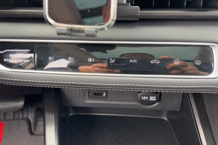 Used CHANGAN CS75 PLUS 2020 1.5T Automatic Luxury Version Interior 9