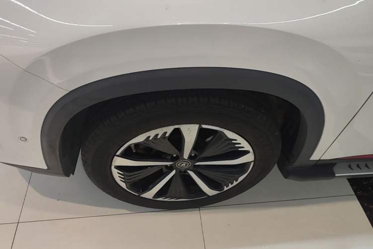 Used CHANGAN CS75 PLUS 2020 2.0T Automatic Flagship Edition Left Front Wheel Hub