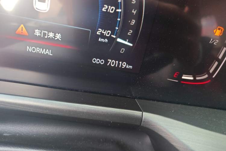 Used CHANGAN CS75 PLUS 2020 1.5T Automatic Luxury Version Odometer Close Up