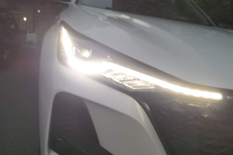 Used CHANGAN CS75 PLUS 2020 1.5T Automatic Luxury Version Right Front Headlight