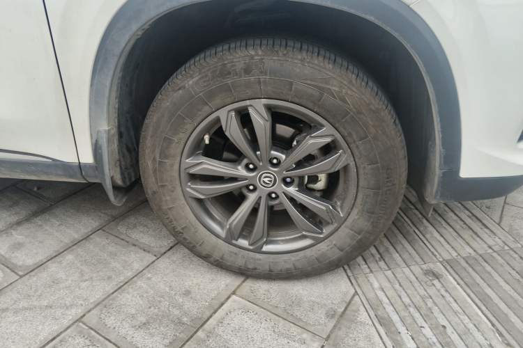 Used CHANGAN CS75 PLUS 2020 1.5T Manual Luxury Version Right Front Wheel Hub