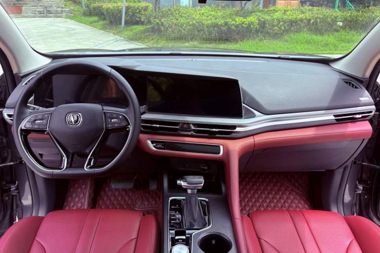 Used CHANGAN CS75 PLUS 2021 1.5T Automatic Luxury Version Interior 1