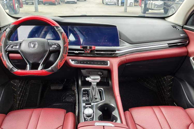 Used CHANGAN CS75 PLUS 2021 1.5T Automatic Luxury Version Interior 4