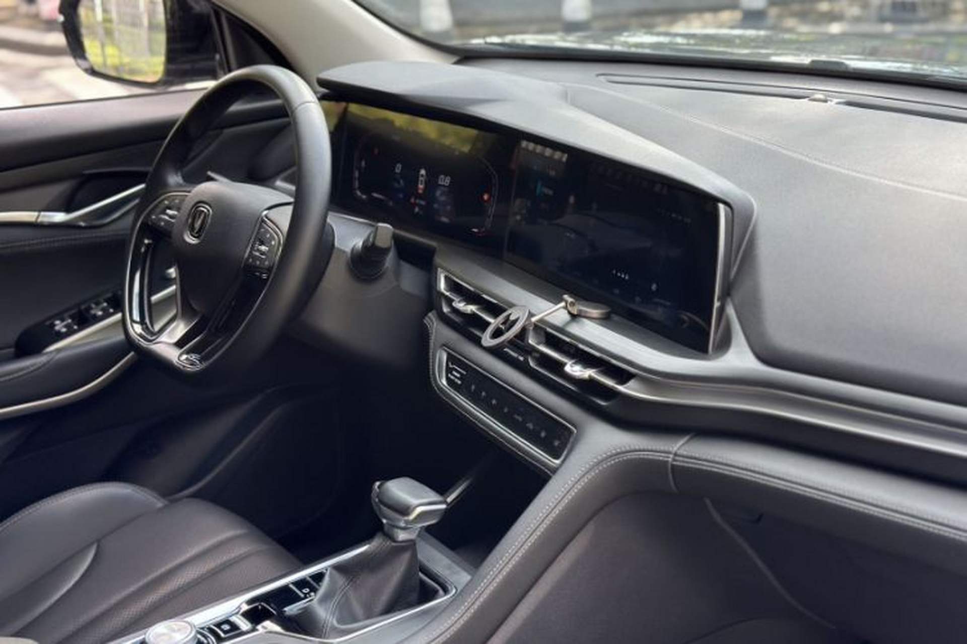 Used CHANGAN CS75 PLUS 2021 1.5T Automatic Luxury Version Interior 5