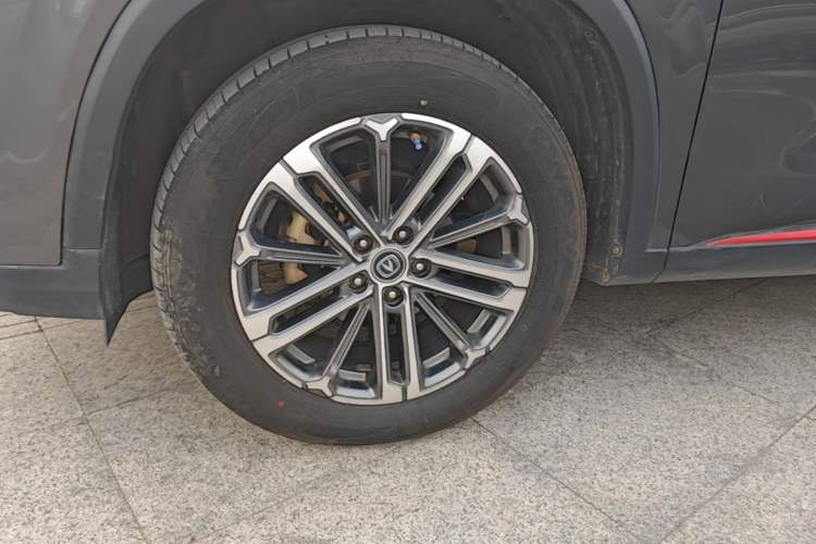 Used CHANGAN CS75 PLUS 2021 1.5T Automatic Prestige Model Left Front Wheel Hub