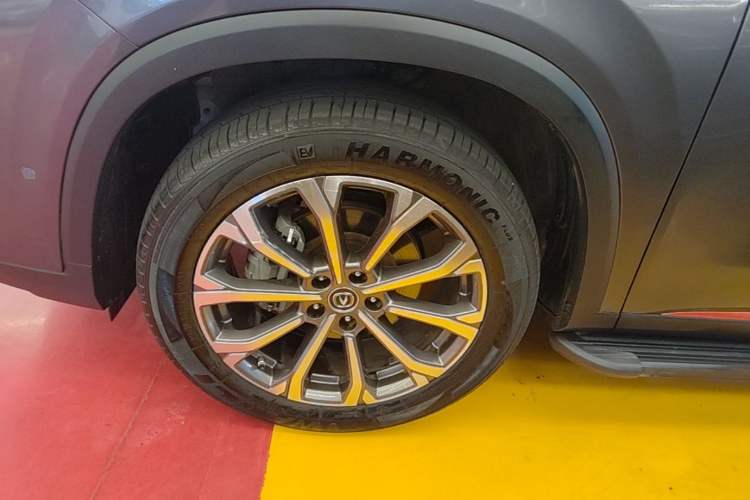 Used CHANGAN CS75 PLUS 2021 2.0T Automatic Flagship Edition Left Front Wheel Hub