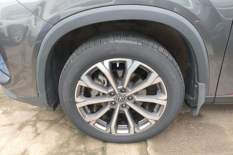 Used CHANGAN CS75 PLUS 2021 2.0T Automatic Flagship Edition Left Front Wheel Hub