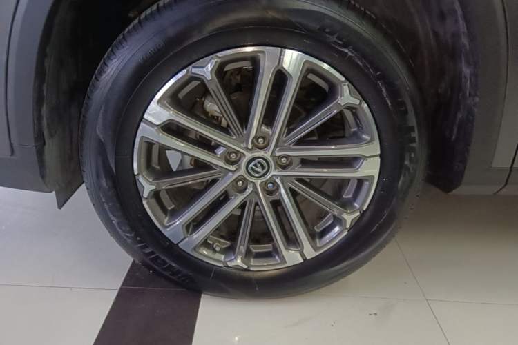 Used CHANGAN CS75 PLUS 2021 1.5T Automatic Luxury Version Left Front Wheel Hub