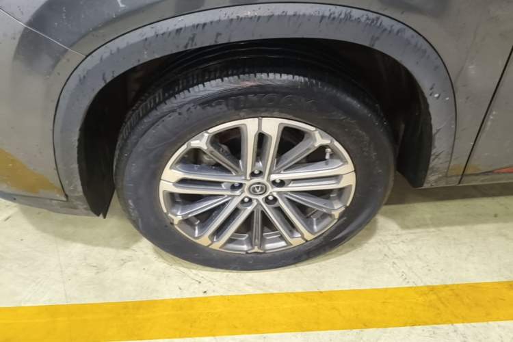 Used CHANGAN CS75 PLUS 2021 1.5T Automatic Luxury Version Left Front Wheel Hub
