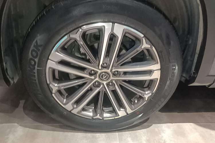 Used CHANGAN CS75 PLUS 2021 1.5T Automatic Luxury Version Left Front Wheel Hub