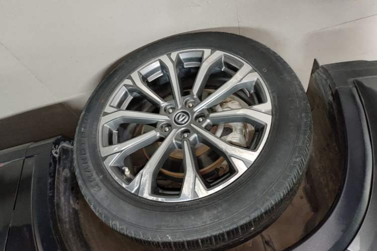 Used CHANGAN CS75 PLUS 2021 2.0T Automatic Flagship Edition Left Front Wheel Hub