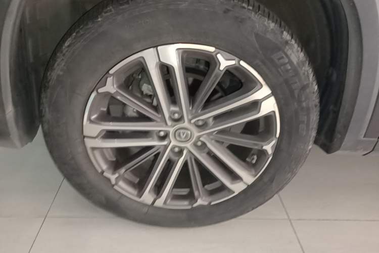 Used CHANGAN CS75 PLUS 2021 1.5T Automatic Luxury Version Left Front Wheel Hub