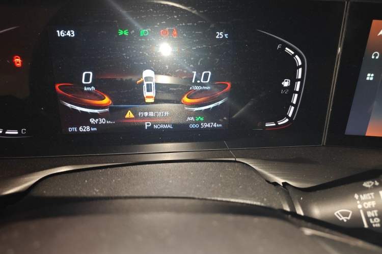 Used CHANGAN CS75 PLUS 2021 1.5T Automatic Prestige Model Odometer Close Up