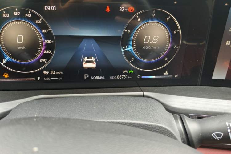 Used CHANGAN CS75 PLUS 2021 2.0T Automatic Flagship Edition Odometer Close Up