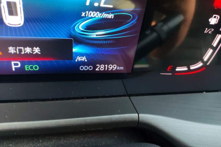 Used CHANGAN CS75 PLUS 2021 1.5T Automatic Luxury Version Odometer Close Up