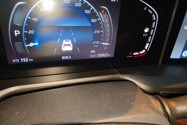 Used CHANGAN CS75 PLUS 2021 1.5T Automatic Luxury Version Odometer Close Up