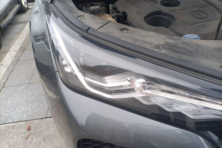 Used CHANGAN CS75 PLUS 2021 1.5T Automatic Luxury Version Right Front Headlight